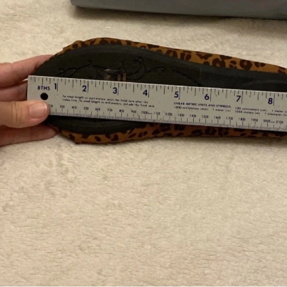 Charles Albert Women's Brown Leopard Flats